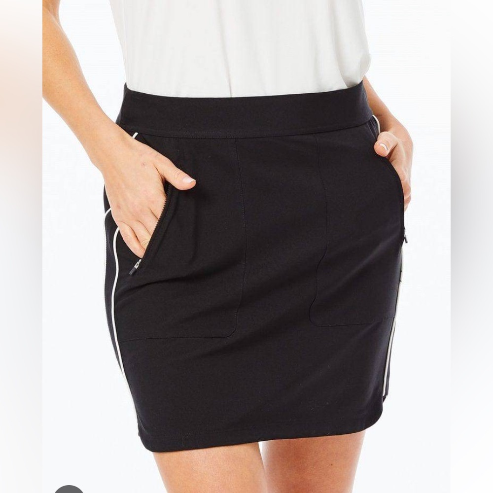 NWT Belyn Key Ladies Size Small Black and White Skorts